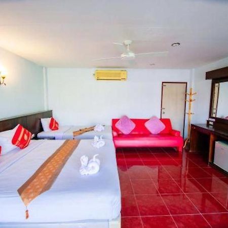Oyo 343 Wanna Marine Hotel Patong Екстериор снимка