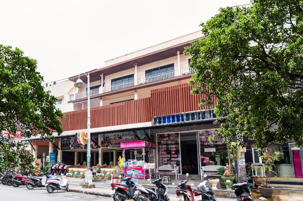 Oyo 343 Wanna Marine Hotel Patong Екстериор снимка