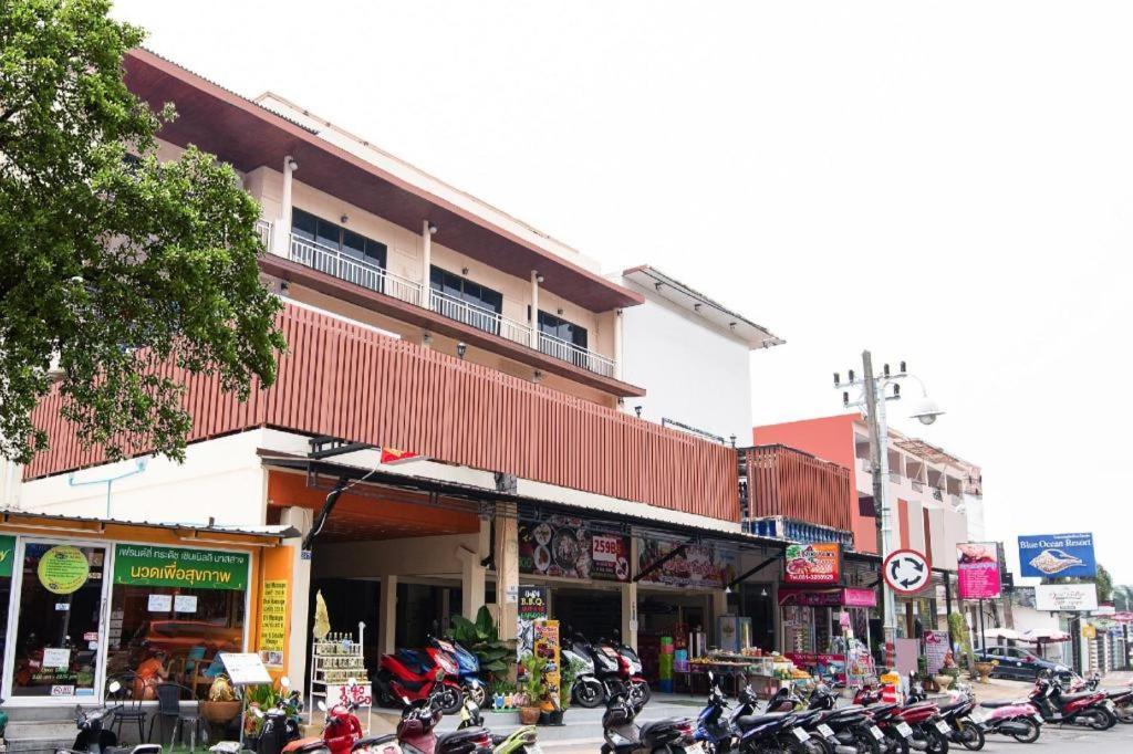 Oyo 343 Wanna Marine Hotel Patong Екстериор снимка