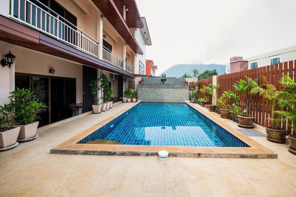 Oyo 343 Wanna Marine Hotel Patong Екстериор снимка
