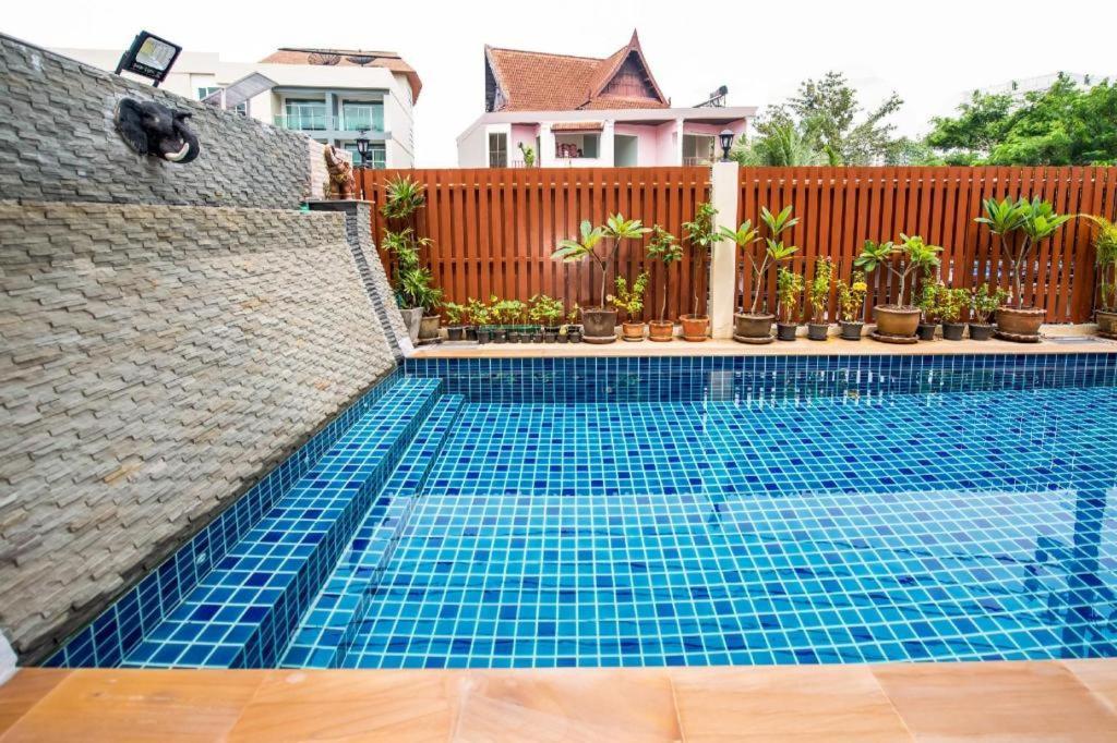 Oyo 343 Wanna Marine Hotel Patong Екстериор снимка