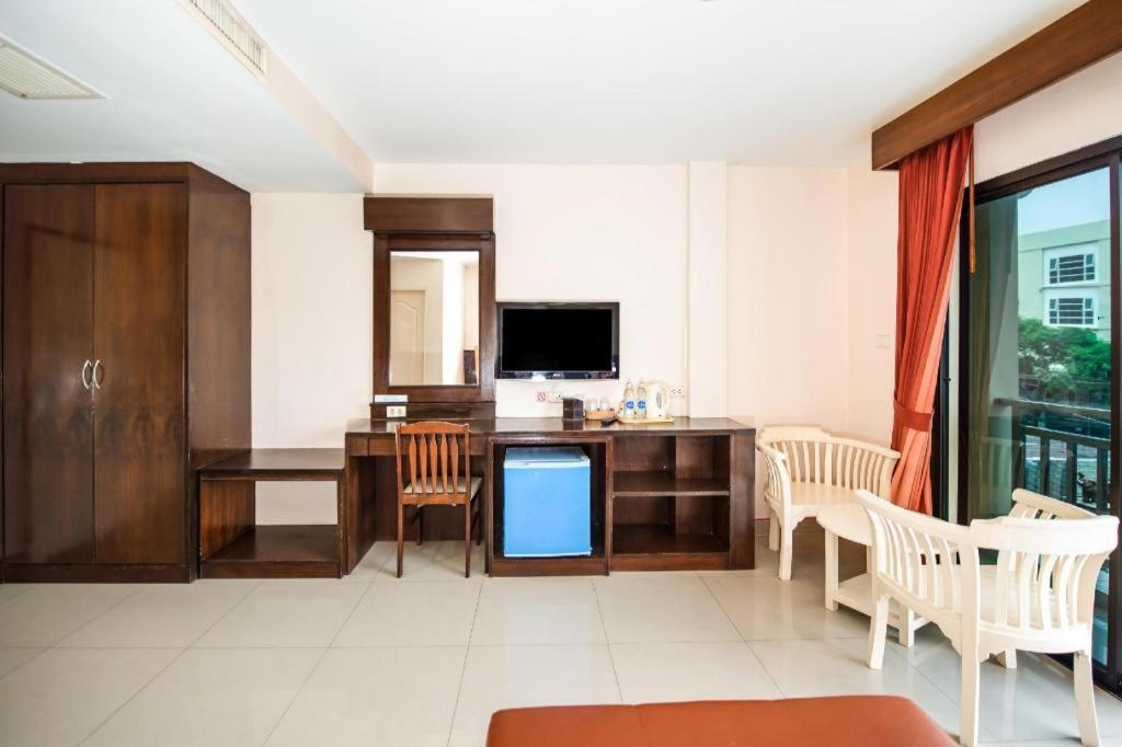 Oyo 343 Wanna Marine Hotel Patong Екстериор снимка