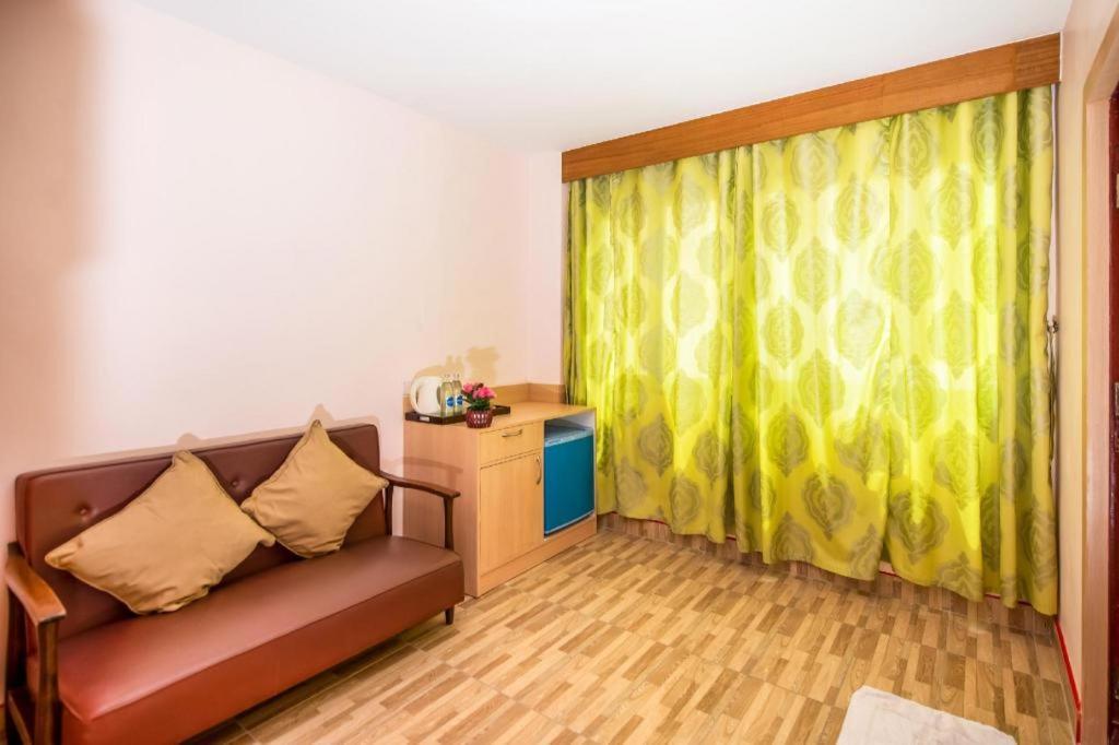 Oyo 343 Wanna Marine Hotel Patong Екстериор снимка