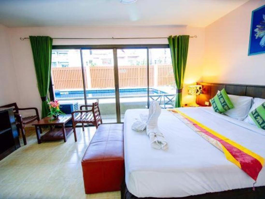 Oyo 343 Wanna Marine Hotel Patong Екстериор снимка