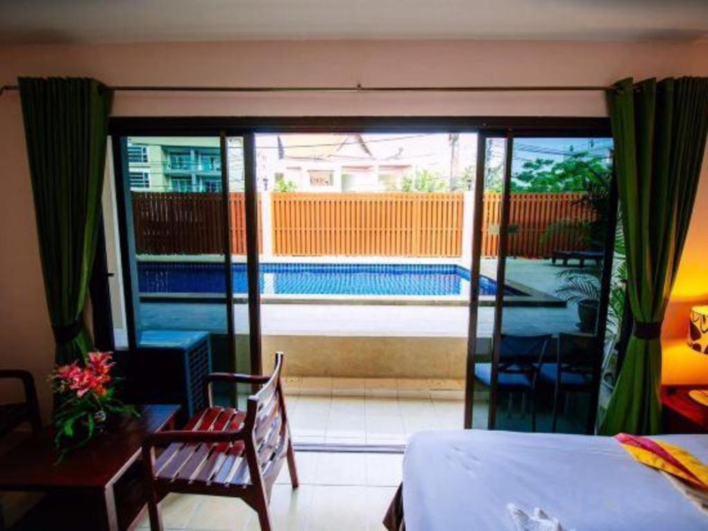 Oyo 343 Wanna Marine Hotel Patong Екстериор снимка