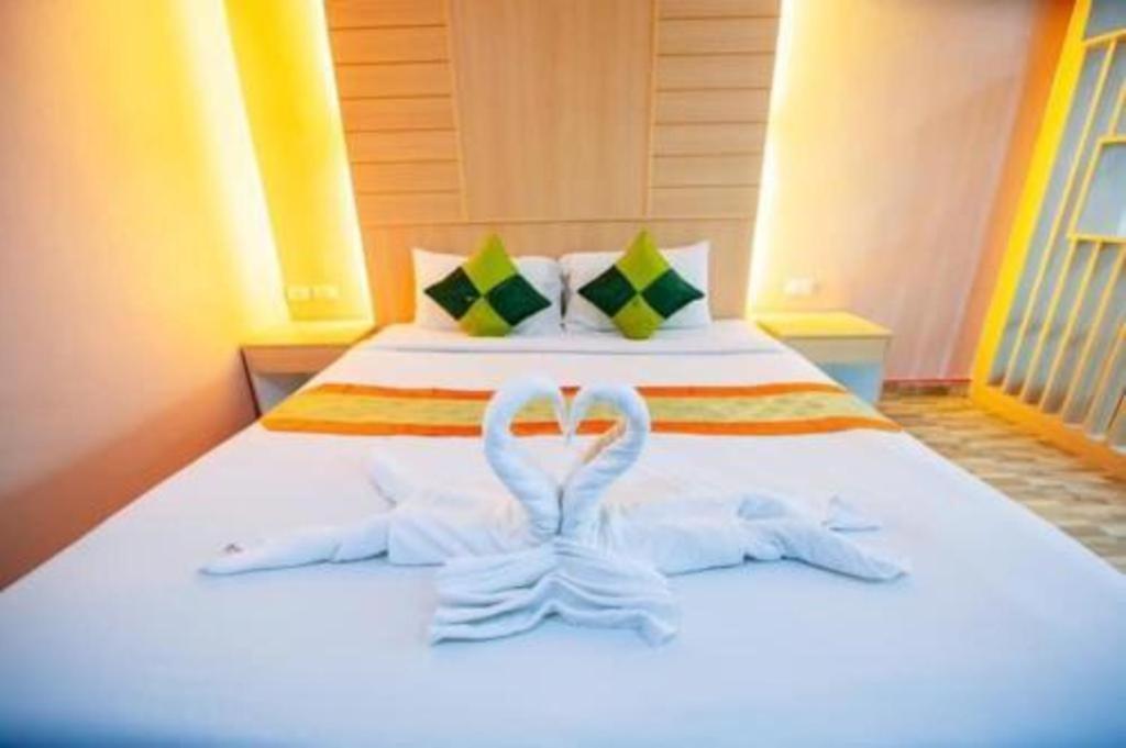 Oyo 343 Wanna Marine Hotel Patong Екстериор снимка
