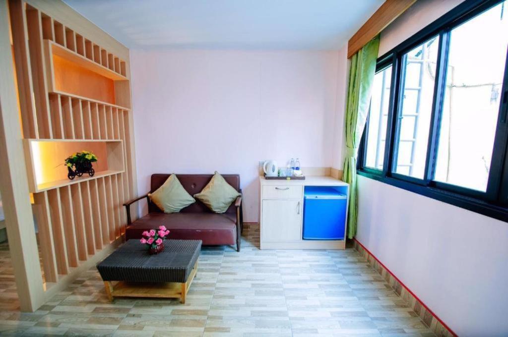 Oyo 343 Wanna Marine Hotel Patong Екстериор снимка